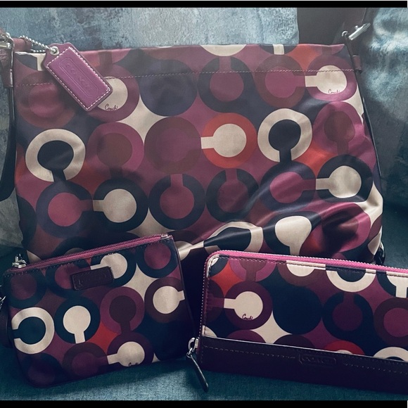 Vintage Coach Pop Art Wristlet - Picture 4 of 4